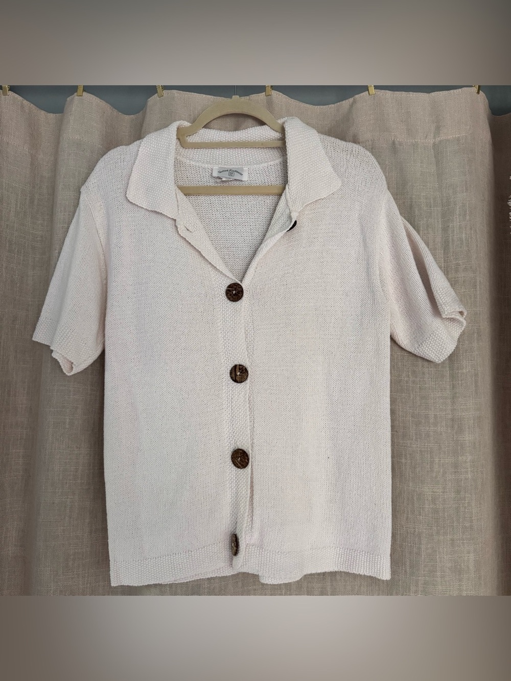 United Knitwear vintage white collared button down short sleeve top size small